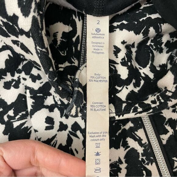 LULULEMON FLEUR SOMBRE BLACK / WHITE SCUBA HOODIE Full‎ zip JACKET SIZE 2 - Picture 8 of 10